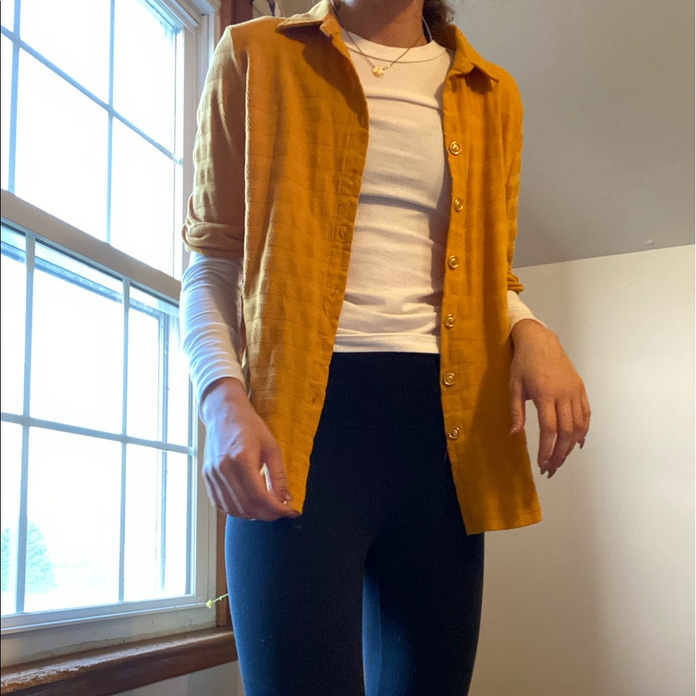 🎄Yellow button up - Picture 2 of 5